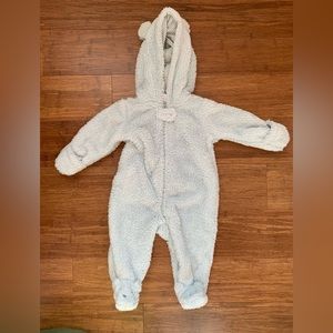 Carter’s light blue snowsuit coverall, bunting, fluffy bear. Boy/Girl. 6 months
